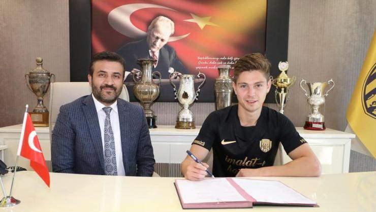 <p>TORGEIR BORVEN<br />
<br />
Eski Takımı: Rosenborg<br />
Yeni Takımı: Ankaragücü</p>
