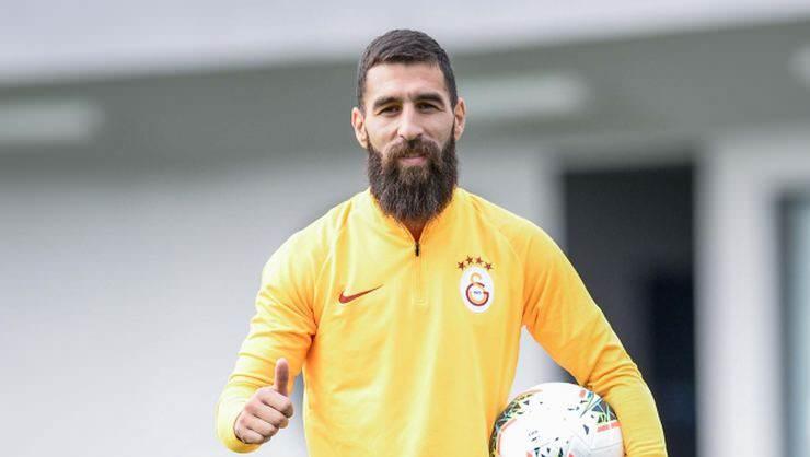 <p>JİMMY DURMAZ<br />
<br />
Eski Takımı: Galatasaray<br />
Yeni Takımı: Karagümrük</p>
