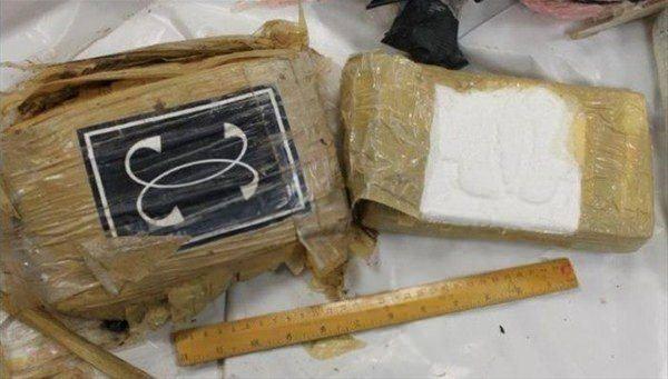 <p>Tüpün içini açan yetkililer 5 milyon euro tutarında 75 kilogram uyuşturucu buldular...</p>

<p> </p>
