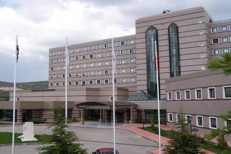 <p><strong>Süleyman Demirel Üniversitesi - Isparta</strong><br />
<br />
Kadro: 65 sözleşmeli sekreter<br />
Son Başvuru Tarihi: 30 Eylül</p>