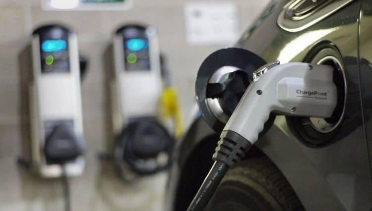 <p>Ayrıca, Eylül sonunda 261 adet elektrikli ve 11.750 adet hibrit otomobil satışı gerçekleşti.</p>