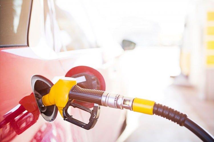 <p>BENZİNLİ SATIŞLARI BİRİNCİ SIRADA</p>
<p>Otomobil pazarı motor tipine göre değerlendirildiğinde, Benzinli otomobil satışları 202.839 adetle yüzde 52,2 pay, Dizel otomobil satışları 158.059 adetle yüzde 40,7 pay, Otogazlı otomobil satışları 15.781 adetle yüzde 4,1 pay aldı.</p>