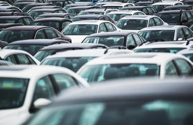 <p>EN ÇOK YİNE SEDAN TERCİH EDİLDİ</p>
<p>Gövde tiplerine göre değerlendirildiğinde ise en çok tercih edilen gövde tipi yine Sedan otomobiller (yüzde 43,9 pay, 170.462 adet) oldu.</p>
<p>Sedan otomobilleri, yüzde 28,9 pay ve 112.358 adet satış ile SUV, yüzde 24,1 pay ve 93.811 adet satış ile H/B otomobiller takip etti.</p>