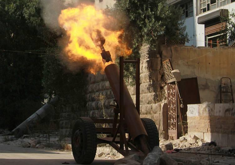 <p><strong>Ahmet, Leyla'nın arkadaşlarınca çok sevilen birisi olduğunu belirterek, şöyle devam etti:</strong></p>

<p>"En zor anlarımızda bile espriler yaparak rahatlamamız için uğraşırdı. Umut kaynağımız olmuştu. Ölümü bizlerde derin etkiler bıraktı. İnşallah en yakın zamanda Salih'in hayalini kurduğu 'Özgür Suriye'ye kavuşuruz."</p>
