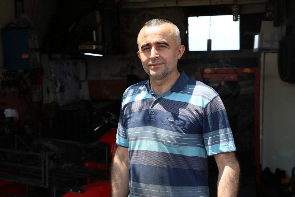 <p>Alaşehir il&ccedil;esine bağlı Kemaliye Mahallesi'nde yaşayan 20 yıllık motosiklet ustası Ekrem &Ouml;z&ccedil;etin, kullandığı sepetli motosikletten memnun kalmayınca kendi tekerlekli taşıtını yapmaya karar verdi.&nbsp;</p>

<p>&nbsp;</p>
