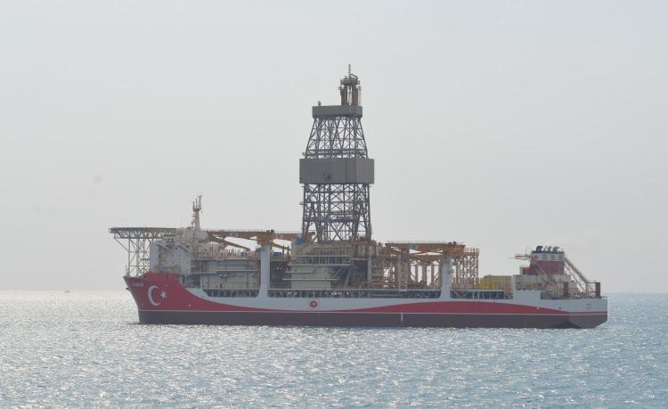 <p>Mersin'in Silifke ilçesinde bakımı tamamlanan Türkiye'nin sondaj gemisi Kanuni, Taşucu’ndan demir alıp hareket etti.</p>
