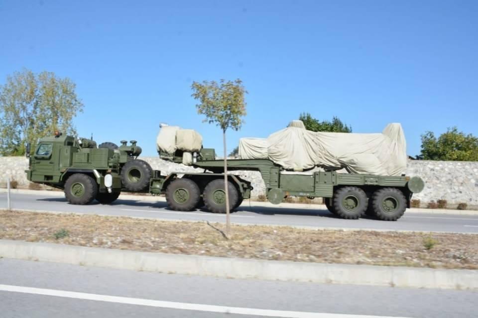 <p>Türkiye’ye ait S-400 hava savunma sistemlerinin test için Sinop’a getirildiği bildirildi.</p>

<p> </p>
