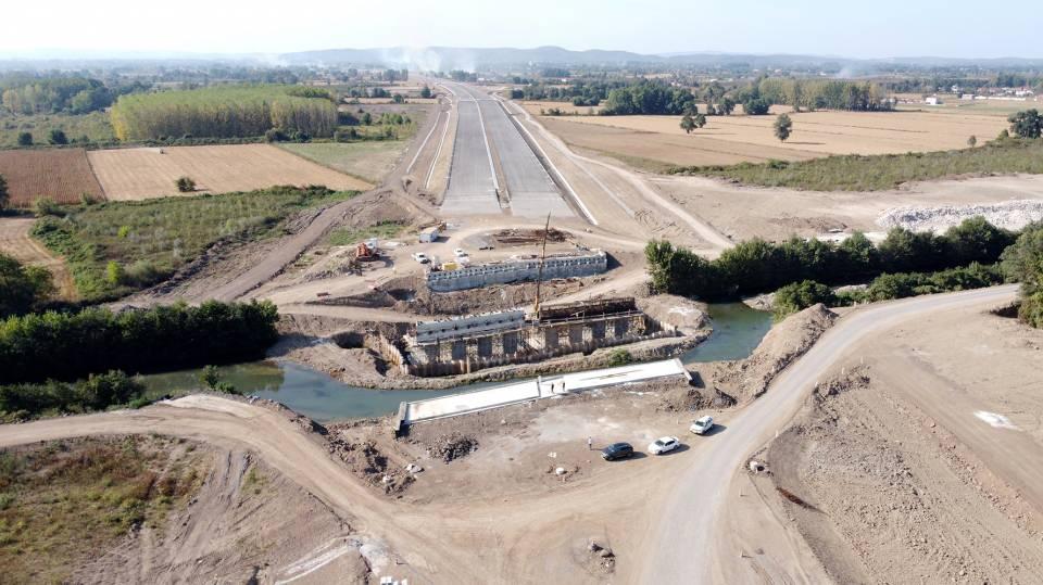 <p><strong>Proje üzerindeki bazı yapılar mühendislik yönünden öne çıkıyor</strong></p>
<p>Kuzey Marmara Otoyolu bünyesindeki bazı özel yapılar da mühendislik yönünden dikkati çekiyor.</p>
<p> </p>