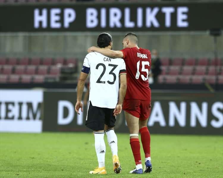 <p>Almanya - Türkiye maçının ardından Alman basını karşılaşmaya geniş yer ayırdı. Kenan Karaman'ın son golünde yıkım yaşandığı belirtilirken Almanya'nın pandemi sonrası düşüşüne vurgu yapıldı. İşte o manşetler...</p>
