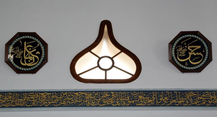 <p>Orhan Gazi adına Adapazarı il&ccedil;esinde inşa edilen ve şimdiye kadar bir&ccedil;ok depremde hasar g&ouml;rmesine rağmen yıllara meydan okumayı s&uuml;rd&uuml;ren ecdat yadigarı camide, Bursa Vakıflar B&ouml;lge M&uuml;d&uuml;rl&uuml;ğ&uuml;nce başlatılan restorasyon &ccedil;alışması tamamlandı.</p>
