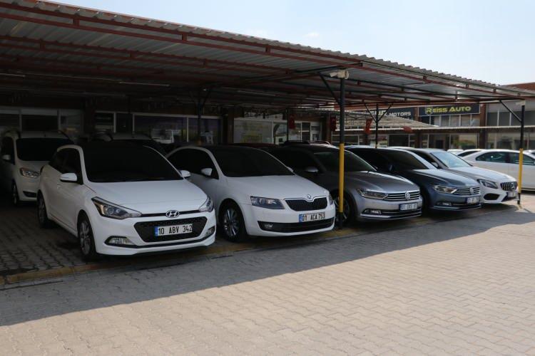 <p>En hızlı satılan marka 24 günle Hyundai, en yavaş satılan ise 33 günlük satış hızıyla BMW olarak belirlendi.</p>
