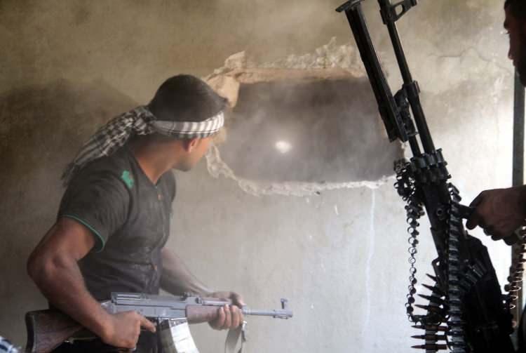 <p>Halep'in kuzeyindeki Anadan ilçesinde dünyaya gelen Salih, üniversite eğitimini bilgisayar teknisyenliği bölümünde tamamlamıştı.</p>

<p> </p>
