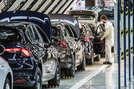 <p>Türkiye’de en çok hibrit modeli bulunan markaların başında Toyota ve Lexus var. Toyota’nın ve Lexus’un 5’er farklı hibrit modeli ülkemizde satışa sunulurken 4 hibrit model ile Volvo hemen arkalarından geliyor.</p>