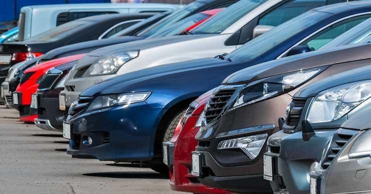 <p><span style="color:#FF8C00"><strong>‘İKİ KATINA ÇIKABİLİR’</strong></span></p>
<p>Cardata Genel Müdürü Hüsamettin Yalçın, “Yaptığımız kapsamlı çalışmanın ortaya koyduğu gibi ülkemizdeki hibrit ve elektrikli araçların sayısı azımsanamayacak kadar yüksek. Elektrikli araçlar da dikkate alındığında Türkiye’de 15 farklı markanın 29 farklı hibrit ve elektrikli modeli satışa sunuluyor. Bu modellerin pazardaki payı her geçen sene artırıyor. 2020’nin ocak-ekim döneminde hibrit ve elektrikli araçların toplam binek araçlar pazarındaki payı yüzde 3.2 olarak dikkatleri çekti. Bu oranın 2021 yılında yüzde 6’ya ulaşmasını bekliyoruz. Öte yandan, bu kategoride kompakt sedan sınıfı öne çıkıyor ki burada özellikle Toyota Corolla modeli yüksek adetleriyle dikkat çekiyor. Türkiye’de satılan kompakt sınıf hibrit ve elektrikli otomobillerin ortalama fiyatı da yaklaşık 310 bin TL” değerlendirmesinde bulundu.</p>