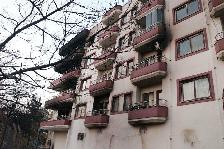 <p>Yangında can kaybı yaşanmazken zarar g&ouml;ren b&ouml;lgelerdeki hasar tespit &ccedil;alışmaları d&uuml;n akşam yangının kontrol altına alınmasıyla başladı.</p>
