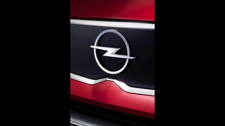 <p>Opel'in kompakt SUV modeli Crossland makyajlandı. Makyaj ile birlikte ön yüzü markanın yeni kimliğine bürünen otomobil, adındaki 'X' harfini de ardında bıraktı.</p>

<p> </p>

<p> </p>
