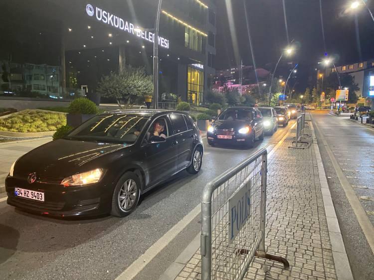 <p>İstanbul'da yarın için verilen dolu uyarısını dikkate alan vatandaşlar otomobillerini kapalı otoparklara park etti. </p>
