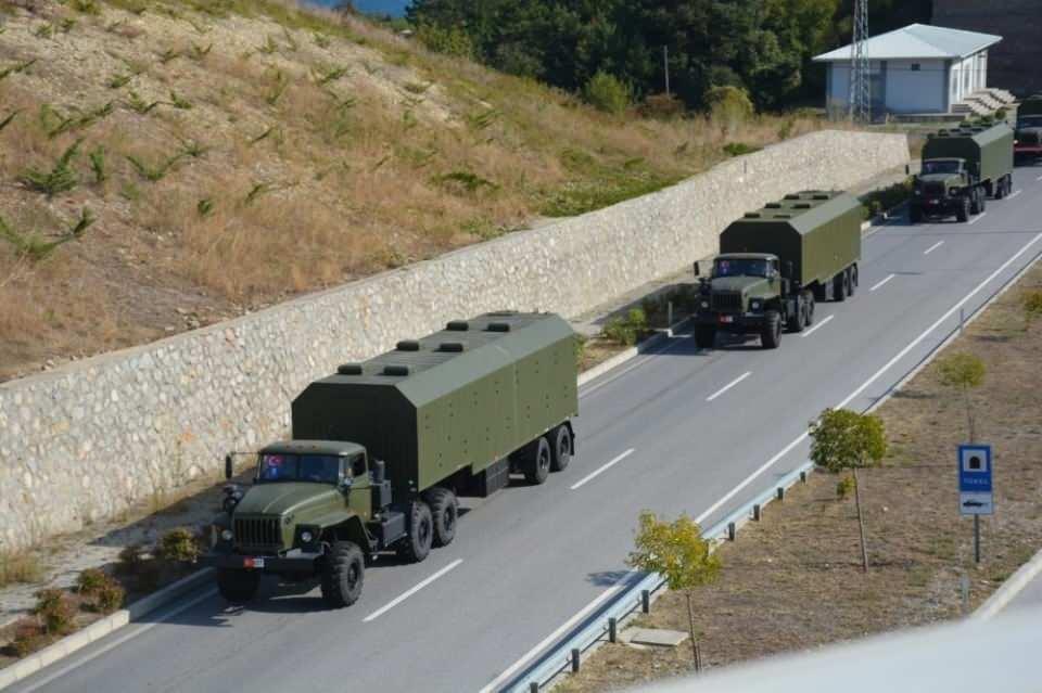 <p>Ankara’dan yola çıktığı öğrenilen S-400 hava savunma sisteminin test için Sinop’a götürülürken yolda görüntülendi. </p>

<p> </p>
