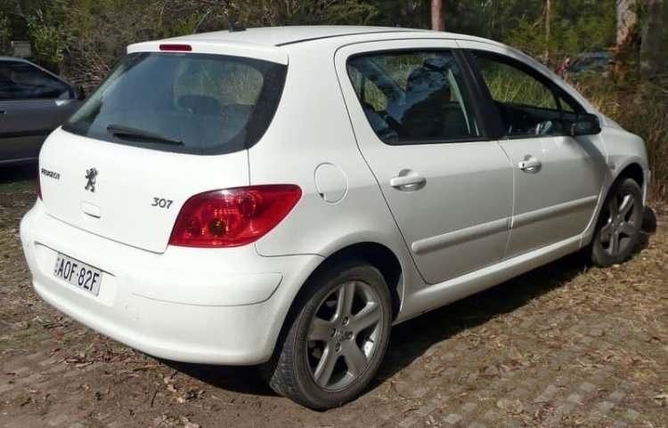 <p>4 otomatik camda da sekansiyel (yani tek dokunuşla açılma veya kapanma) özelliği vardır. </p>
