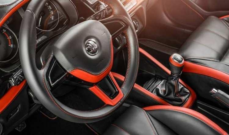 <p><strong>SKODA ROOMSTER</strong></p>
<p>Geri vitese takınca egzoz gazını içeri almasın diye hava girişini kapatır. İç sirkülasyon özelliği otomatik olarak devreye girer.</p>