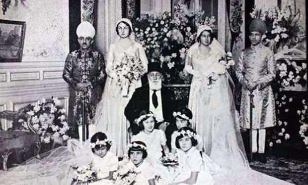 <p>İşte Osmanlı dönemine ait görmediğiniz tarihi kareler..</p>

<p>Halife II. Abdülmecid kızının düğününde.</p>

<p> </p>
