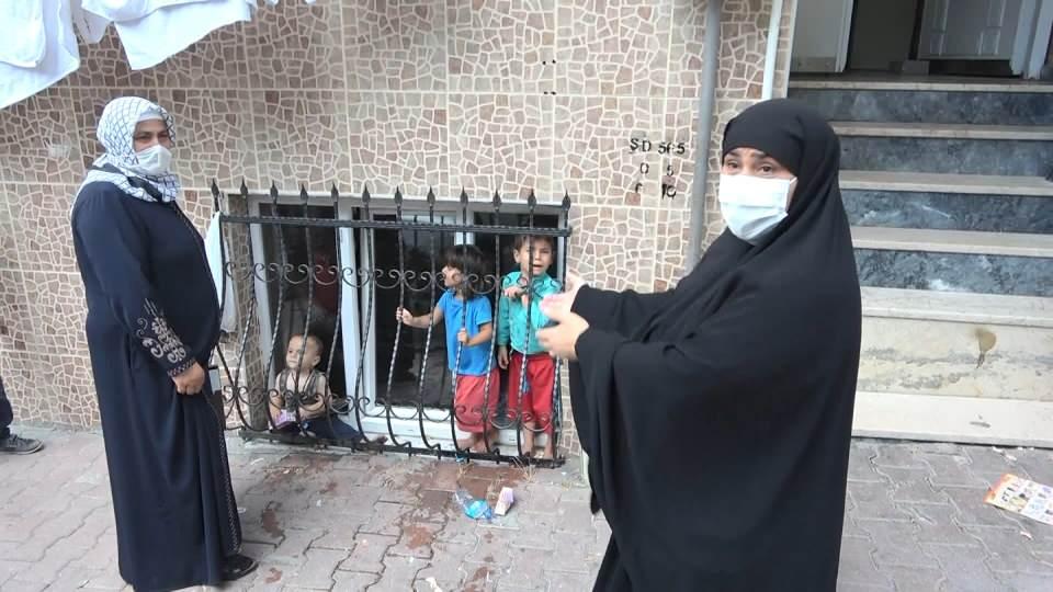 <p>Pınar Mahallesi 1267. Sokak'taki 4 katlı binanın bodrum katındaki dairede Suriyeli Abdulkerim S, 2'si erkek, 1'i kız 3 çocuğunu evde bırakarak dışarı çıktı. </p>

<p> </p>
