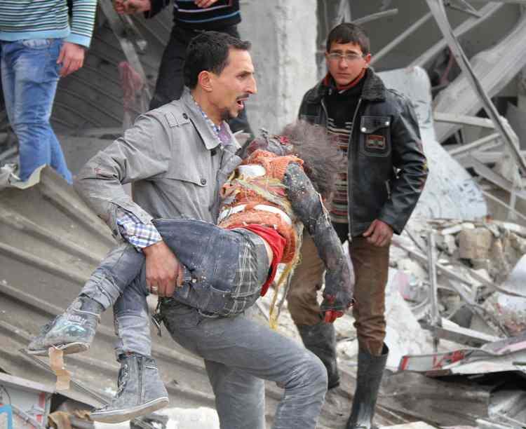 <p>Gazeteci Salih Leyla, Halep kırsalındaki Hıreytan'de 9 Ekim 2015'te DEAŞ'ın bomba yüklü araçla düzenlediği saldırıda hayatını kaybetmişti.</p>

<p> </p>
