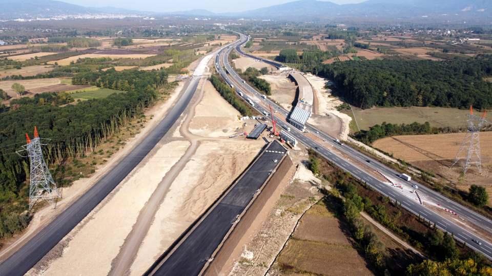<p>Gebze bölgesinde inşa edilen V07 (İsmail Sekban) viyadüğü de 131 metrelik ayak yüksekliğiyle ülkenin en yüksek ayaklı viyadükleri arasında bulunuyor.</p>
<p> </p>