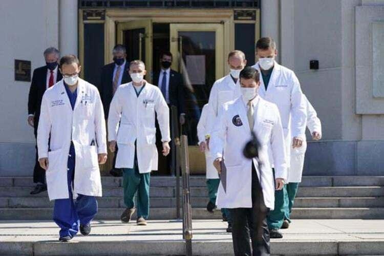 <p><strong>DOKTORLARINDAN AÇIKLAMA</strong><br />
<br />
Trump'ın sağlık ekibinin bir parçası olan Dr.Brian Garibaldi, Başkan'ın Walter Reed Tıp Merkezi'nden bugün (Pazartesi) taburcu edilebileceğini söyledi.</p>