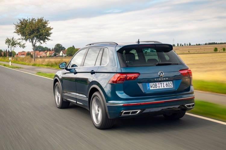 <p>Geçen seneki 911 bin üretim adediyle, dünya genelinde en başarılı Volkswagen modeli olan Tiguan, yenilenen tasarımı, ileri sürüş destek, bilgi-eğlence ve klima kontrol sistemleriyle, Volkswagen Yetkili Satıcılarında satışa sunuldu. </p>
<p>Model, verimli ve performanslı 1.5 lt TSI 150 PS 7 ileri DSG benzinli ve 2.0 lt TDI 150 PS 7 ileri DSG dizel motor seçenekleriyle alınabiliyor.</p>