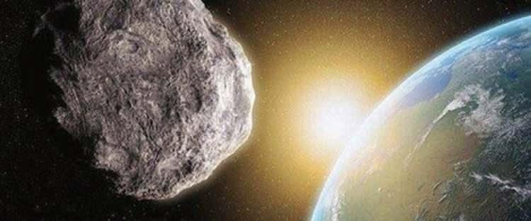 <p>Independent’ta yer alan habere göre, bilim insanları asteroidin yaşamın kimyasal yapı taşlarını içerdiğini ve bir zamanlar çok daha büyük su kaplı bir asteroidin parçası olduğunu saptadı.</p>

<p>Yapılan yeni araştırma göktaşındaki çekirdeğin, yüzeyden daha zayıf olduğunu ortaya çıkardı. Aynı araştırma Bennu'nun bileşiminin nispeten kısa bir süre içinde yok olmasına yol açabileceğini ortaya çıkardı. </p>
