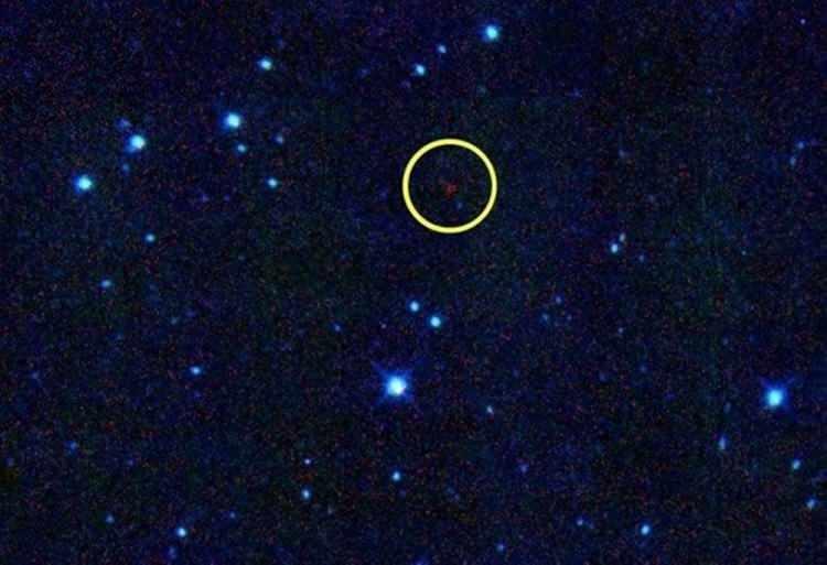 <p><strong>NASA, BENNU'YU NÜKLEER SİLAH İLE VURMAK İSTİYOR</strong><br />
<br />
Gezegenimize doğru saate 101 bin kilometre hızla ilerleyen 'Bennu' isimli astreoit Amerikan Havacılık ve Uzay Dairesi'ni (NASA) harekete geçirdi. </p>
<p>Yaklaşık 500 metre yüksekliğinde olan Bennu'yu "riskli" kategorisinde değerlendirilen NASA, olası bir felaketin önüne geçmek için iki plan geliştirdi. </p>