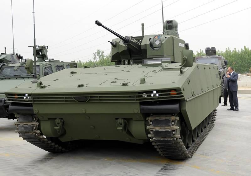 <p>Test sürecine ilişkin de bilgiler veren Görgüç, şunları kaydetti:</p>
<p>"Tulpar'ın en sert iklim koşullarında ve ağır arazi şartlarında testleri tamamlanmış, araç kalifiye olmuştur. Seri imalata hazır olan Tulpar Zırhlı Muharebe Aracı'nın son olarak ağustos ayında Şereflikoçhisar’da atış testleri başarıyla tamamlanmıştır. Tulpar, Türk Silahlı Kuvvetlerine yeni nesil benzer araçlardaki koruma, hareket kabiliyeti ve ateş gücü yeteneği sağlarken öne çıkan bir özelliği de Türkiye'de bu sınıfta yerli ve milli olarak tasarlanmış, test ve kalifiye edilmiş özgün ilk paletli zırhlı muharebe aracı olmasıdır."</p>
<p> </p>