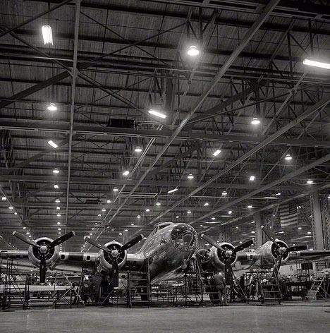 <p>Üretimden Yeni Çıkan B17 Ağır Bombardıman Uçağı, Seattle Yıl 1942</p>
