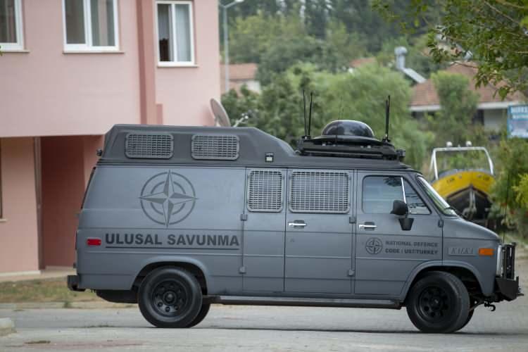 <p>Özellikle miting, konser, stadyum ve benzeri halka açık etkinliklerde, bu cihazların ateşli silahlarla durdurulmalarının sakıncalı olduğuna işaret eden Yalçın, kötü amaçlı uçuşları önlemek amacıyla "KALKA" adını verdikleri mobil erken uyarı hava savunma sistemini geliştirdiklerini bildirdi. </p>
<p> </p>