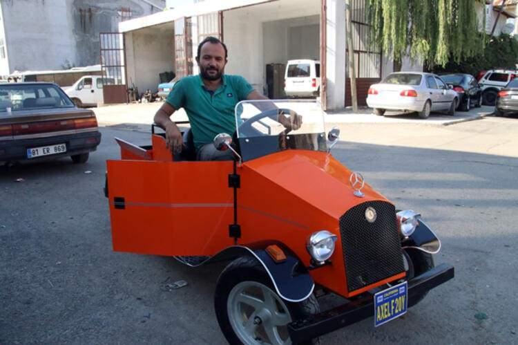 <p>Tamamen el yapımı bir ürün oldu. Üzerinde motosiklet motoru var. Geri kalanı da kaportada kullandığımız profiller, saçlar. Elimizle düzelttik, şekil verdik ve monte ettik" dedi.</p>
<p> </p>