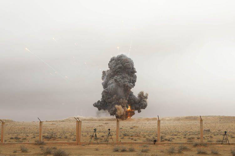 <p><strong>Yüz binlerce kişi yerinden oldu</strong></p>

<p>Hafter'in başkente yönelik saldırılarına başlamasının ardından 200 bine yakın Libyalı evini terk etmek zorunda kaldı.</p>
