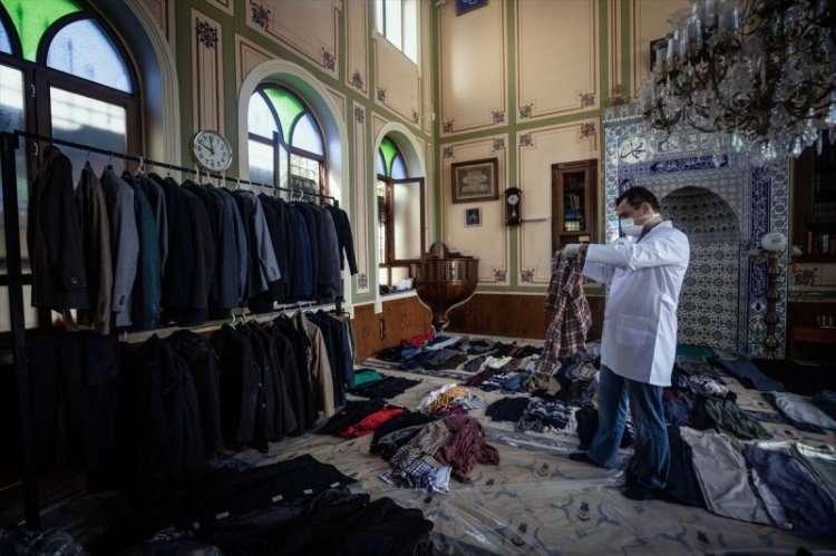<p>Taksim Meydanı'nın yanındaki Selime Hatun Camii'nde 18 yıldır imamlık yapan Osman Görkem, görev yaptığı caminin kapısını sokaktaki evsizlere açtı.</p>

<p> </p>
