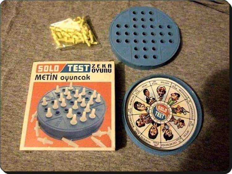<p>Solo Test - 1980'li yıllarda çıkan piyonların birbiri üstünden atlatılarak eksiltme usulüyle oynanan zeka oyunu</p>

<p> </p>
