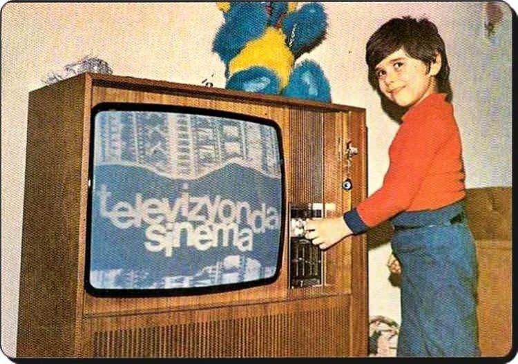 <p>Televizyonların siyah beyaz olduğu yıllarda tv dolapları</p>

<p> </p>
