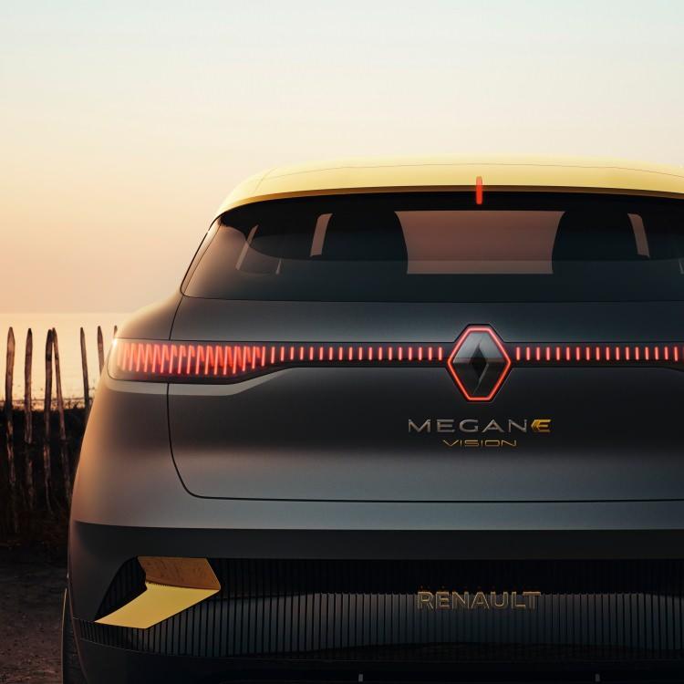 <p>Renault Grubu Avrupa’da 2050 yılına kadar karbon nötr olma taahhüdü kapsamında iki yeni elektrikli otomobili Renault Megane eVision ve Dacia Spring’i Renault eWays etkinliklerinde tanıttı.</p>

