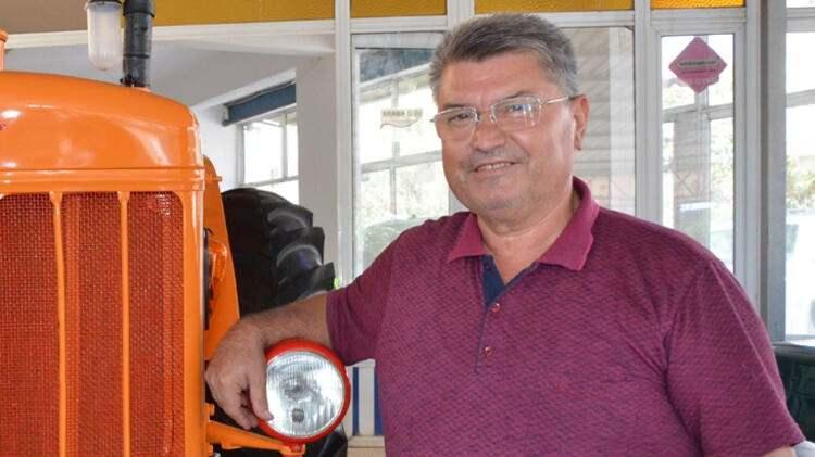 <p>Serik'te galericilik yapan Mehmet Cesur, yaklaşık 3 ay önce ilçedeki bir vatandaştan 20 bin liraya aldığı Alman yapımı Hanomag marka traktörü yenilemeye karar verdi.</p>

<p> </p>
