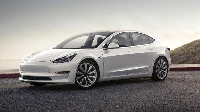 <p>21 ülkede en çok satan elektrikli otomobil olan Tesla'nın Model 3'ü Kanada, ABD, Meksika, İzlanda, İngiltere, Belçika, Hollanda, Danimarka, İsviçre, Avusturya, İsveç, Finlandiya, Litvanya, BAE, Sri Lanka, Çin, Hong Kong, Güney Kore, Avustralya ve Yeni Zelanda gibi ülkelerde tercih ediliyor.</p>