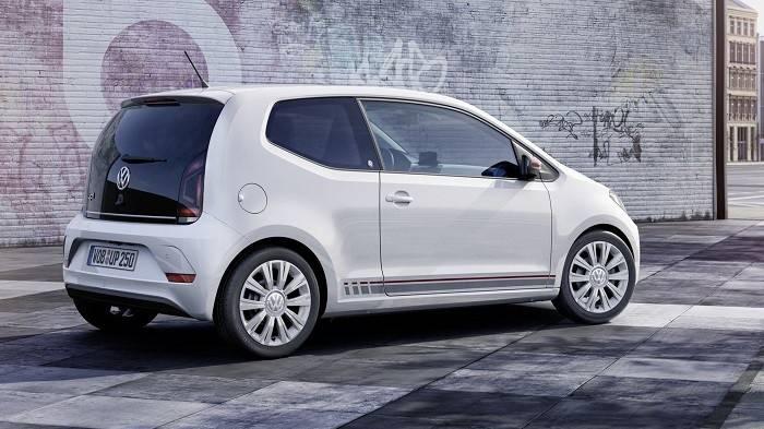 <p>Alman otomotiv üreticisi Volkswagen'in e-Up ve e-Golf modelleri en çok satılan elektronik otomobiller listesinde yer aldı. Norveç, Almanya ve Slovenya e-Golf modelini tercih ederken, Letonya ve Hırvatistan'ın tercihi ise e-Up modelinden yana oldu.</p>
