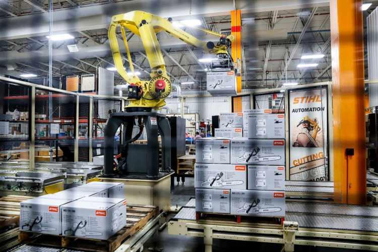 <p>Rutin ve elle yapılan işlerle birlikte veri işlemedeki istihdam robotlar tarafından devralınacak.</p>
<p> </p>