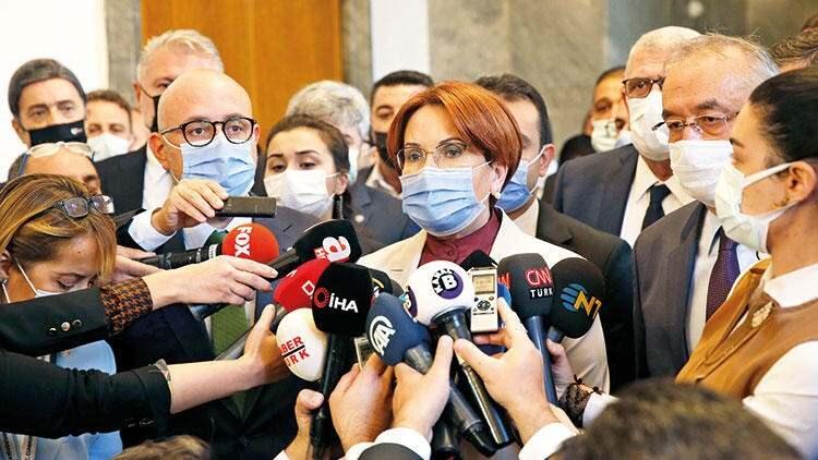 <p><strong>AKŞENER: İSPAT İMKANI SUNUYOR </strong><br />
<br />
İYİ Parti Genel Başkanı Meral Akşener dün Meclis grubunda konuştuktan sonra Özdağ’ın iddialarıyla ilgili soruları yanıtladı.</p>
