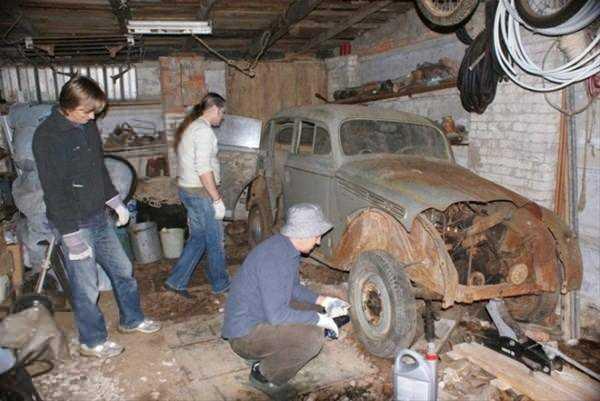 <p>1955 model 'Moskvich-401' marka otomobil tam 45 yıl sonra garajdan çıkarıldı.</p>

<p> </p>
