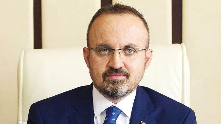 <p><strong>BÜLENT TURAN: BENİMKİ SİYASAL TESPİT </strong><br />
<br />
AK Parti Grup Başkanvekili Bülent Turan, İYİ Parti’nin grup kurmak için gereken 20 sayısını bile yakalayamama ihtimalinin olduğunu savunarak, “Bu kadar kargaşa olan parti uzun boylu olmaz, dağılması kaçınılmaz. Gruba gelmeyen milletvekilleri var mı, var. Kürsüye çık dendiği halde çıkmayan vekilleri var mı, var. Ben bir siyasal tespitte bulunuyorum” dedi.</p>
