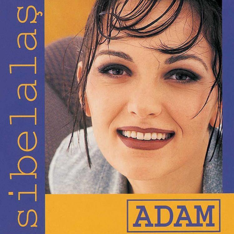 <p>Adam albümünden sonra 1996'da Fem 1998'de ise Çocuk albümlerini yayımlayan Alaş, 2006 yılında ise son çalışması Carpe Diem'i yayımladı. 1996 yılından bu yana prodüktör Zeki Aköz ile evli olan sanatçı, 1996 yılından bir de Kral TV Video Müzik Ödülü'ne sahip. </p>
<p>Yüzüklerin Efendisi serisini Türkiye'ye çeviren kişi olarak da bilinen Alaş'ın, 2 yaşındayken koruyucu anne olarak evlat edindiği Tuğçe adında bir kızı bulunuyor. </p>