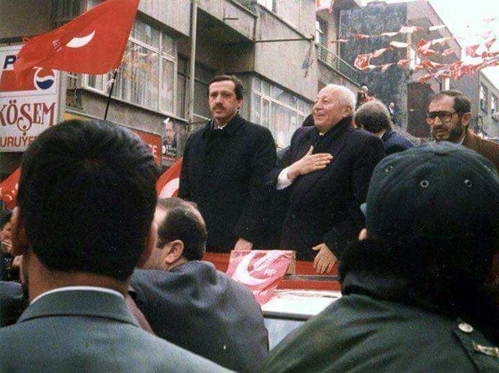 <p>İşte Türkiye'nin arşivlerde kalmış belki de çoğunu hatırlamadığınız fotoğrafları...<br />
<br />
Necmettin Erbakan ve Recep Tayyip Erdoğan</p>
